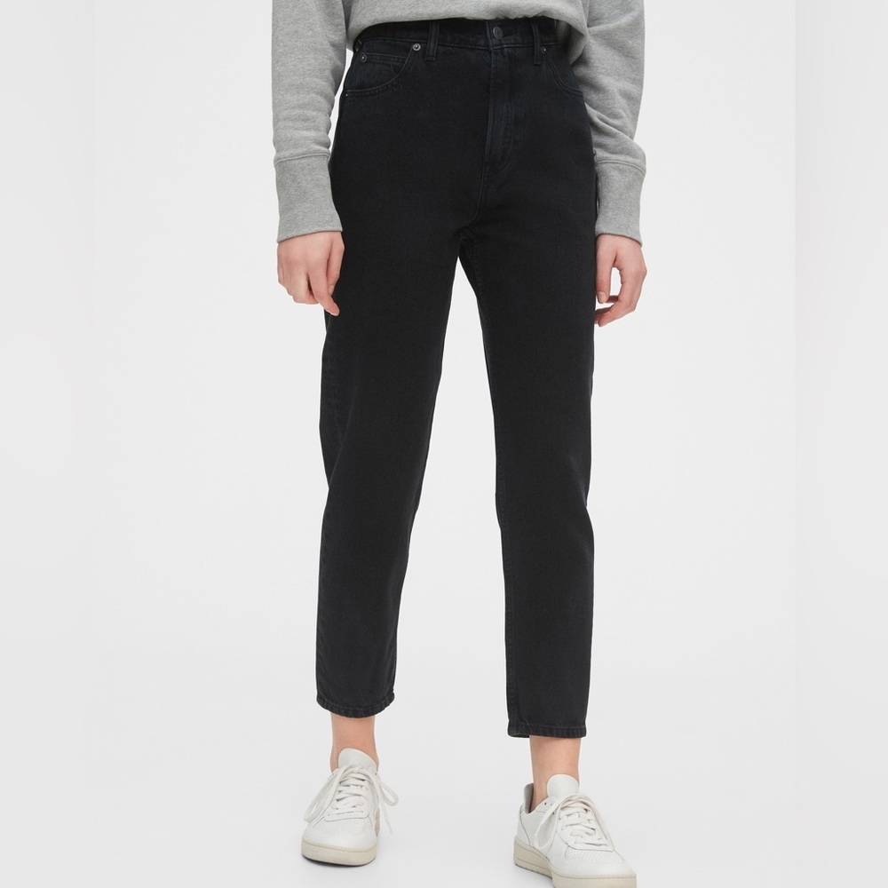 Gap Sky High Rise Mom Jean in Black Rinse - size 29 (8) petite